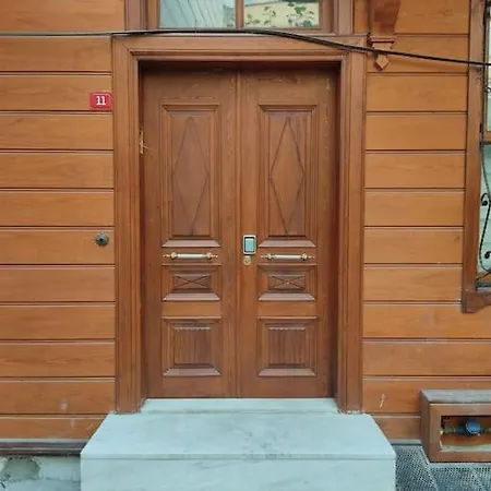 Apartment Cozy L Location L Wooden Mansion Istanbul